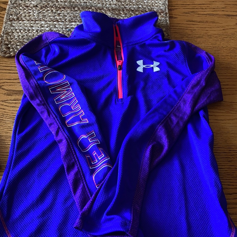 Girls youth medium under armpit pull over